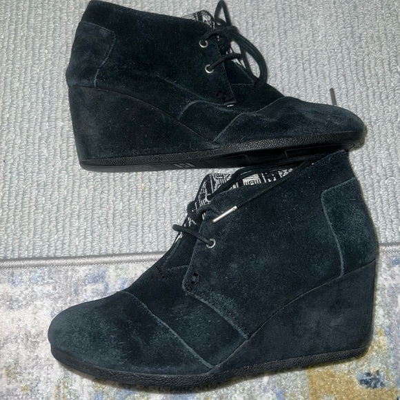 Toms Lace Up Bootie Wedges, Black, Size 8 - Picture 2 of 7